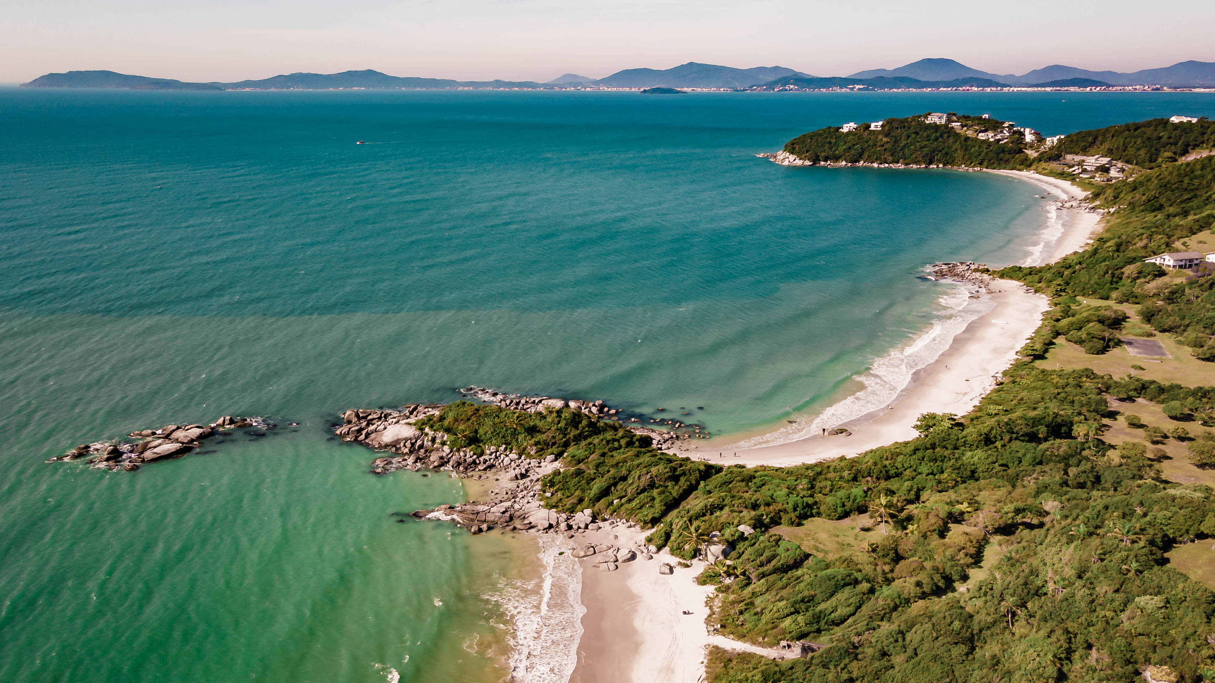 Praia das Bananeiras e das Cordas.